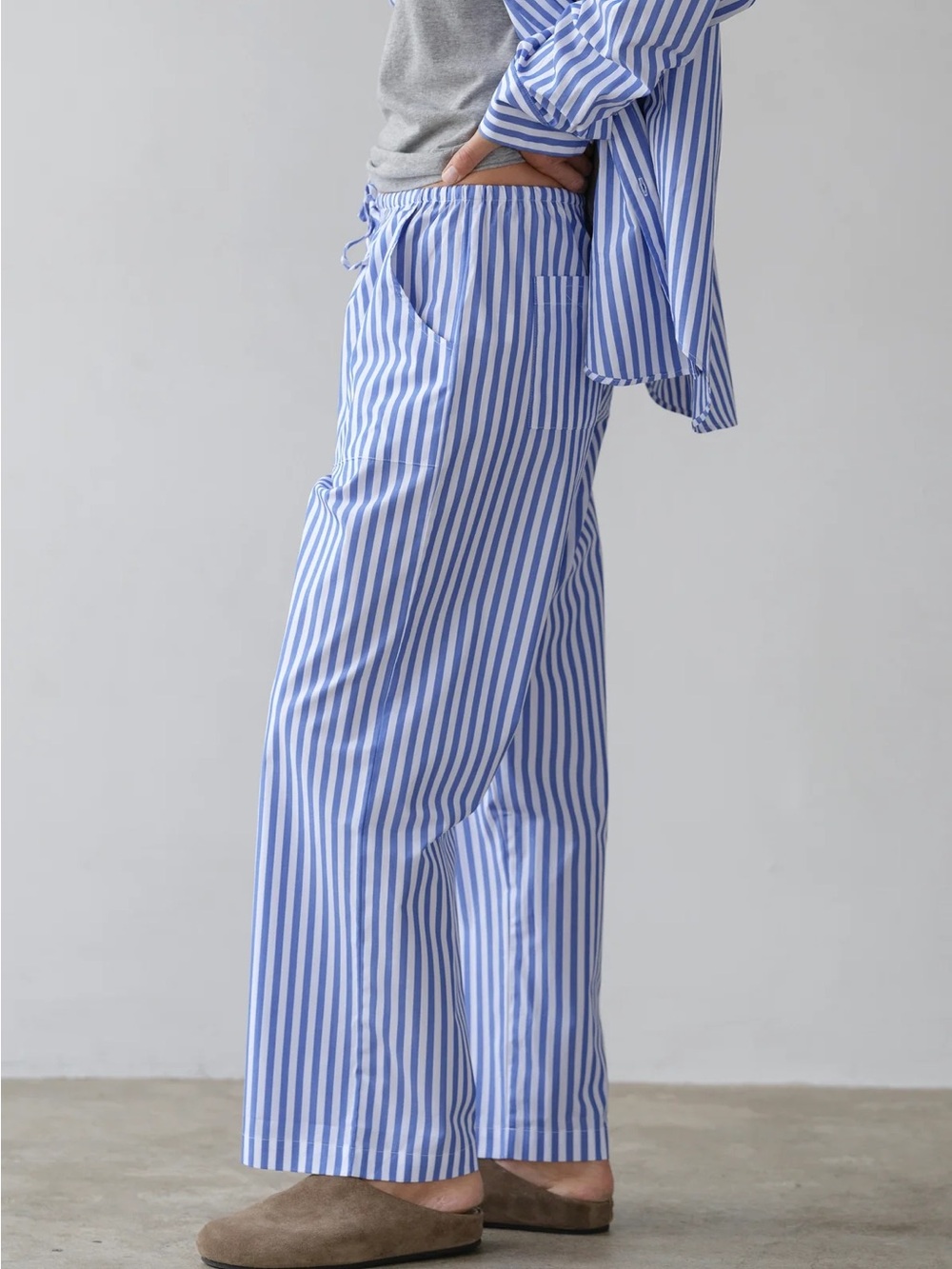 DONNI. Blue & White Vertical-Striped Wide-Leg Pants with Tie Waist